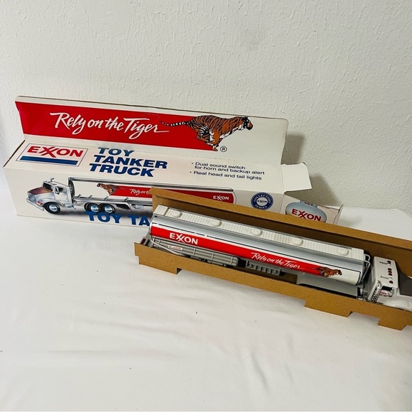 Vintage 1993 Exxon "Rely on the Tiger" Toy Tanker Truck w/Original Box - Picture 5 of 5